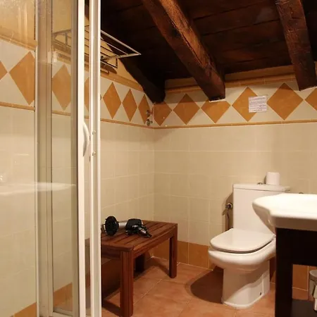 Botica Gomelia Ii Gumiel de Izan