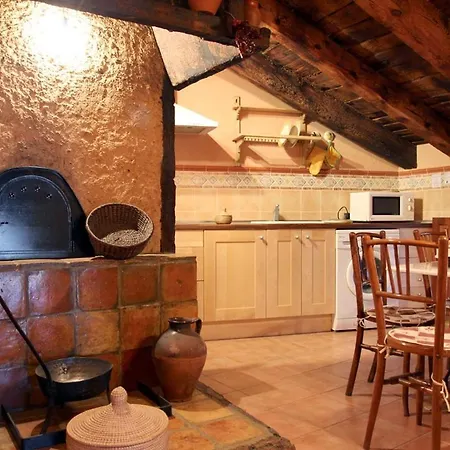 Botica Gomelia Ii Gumiel de Izan