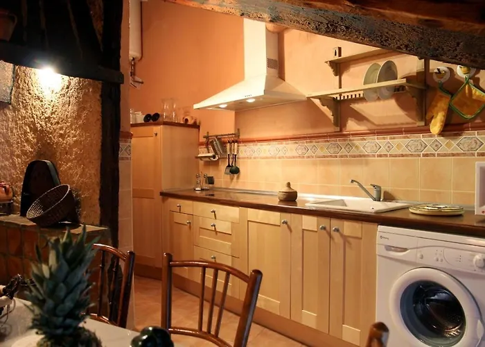 Botica Gomelia Ii Gumiel de Izan